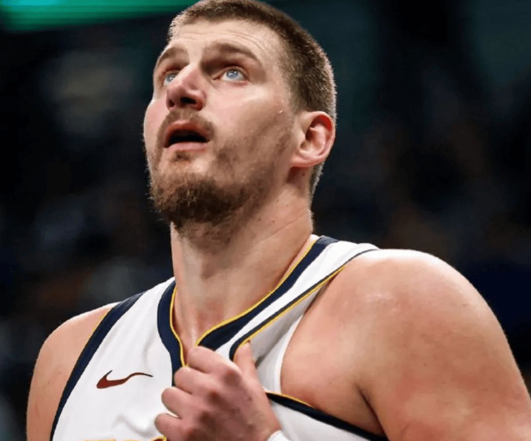 膝盖受伤！腿筋也伤了！约基奇推动NBA改规则？