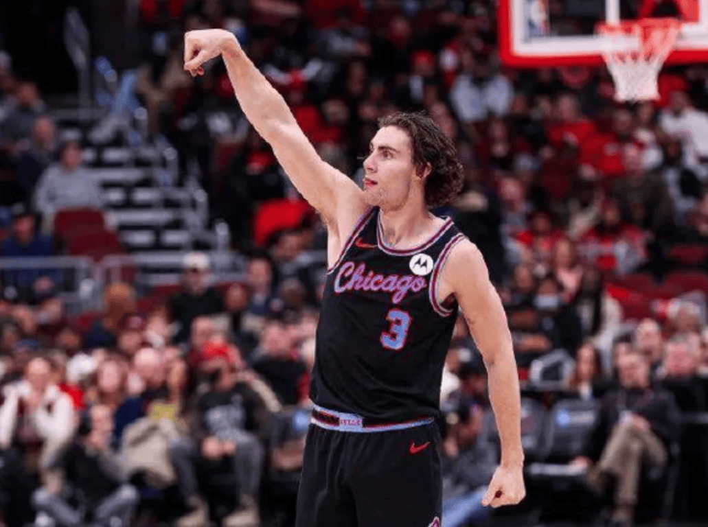 膝盖受伤！腿筋也伤了！约基奇推动NBA改规则？