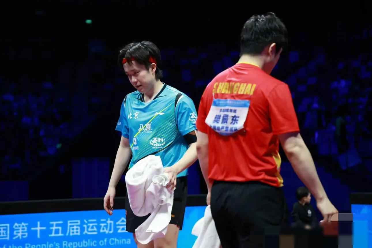 樊振东一出手，左手选手全懵了，乒乓球规则悄悄变了